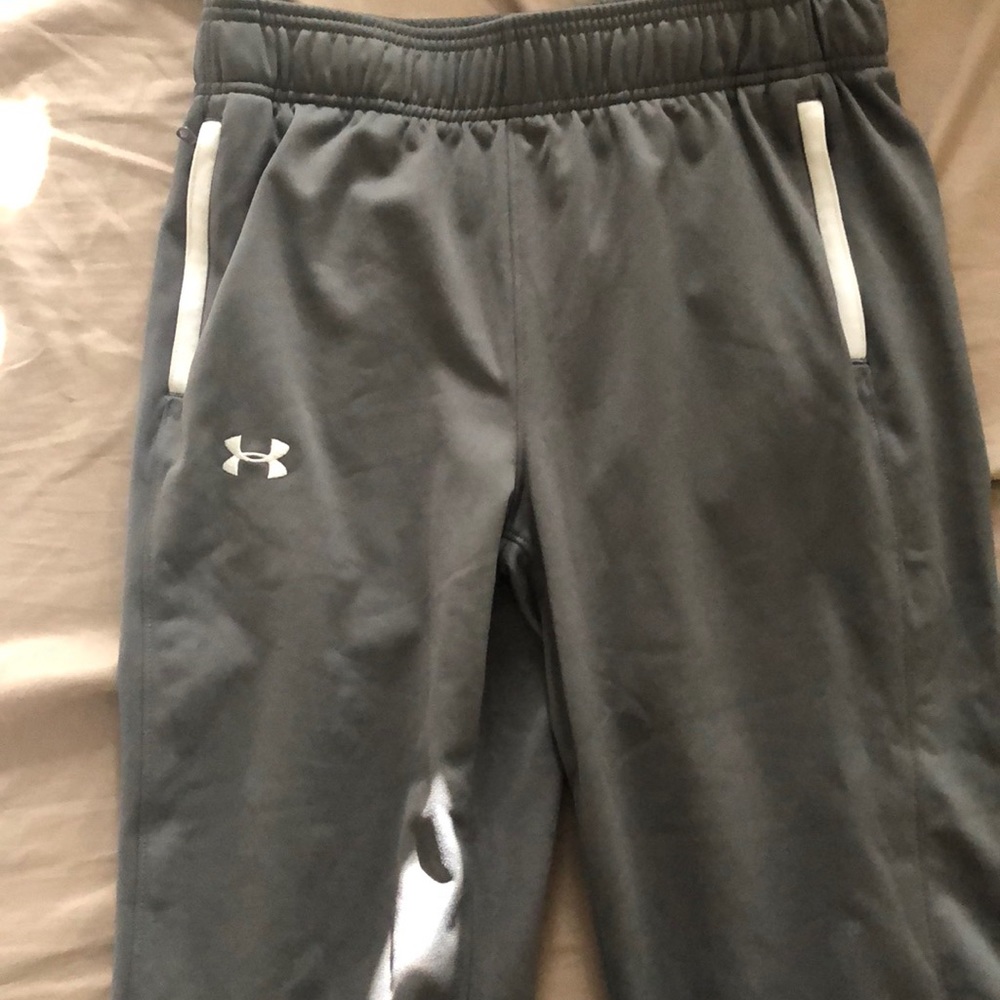 UA loose basketball warm up pants